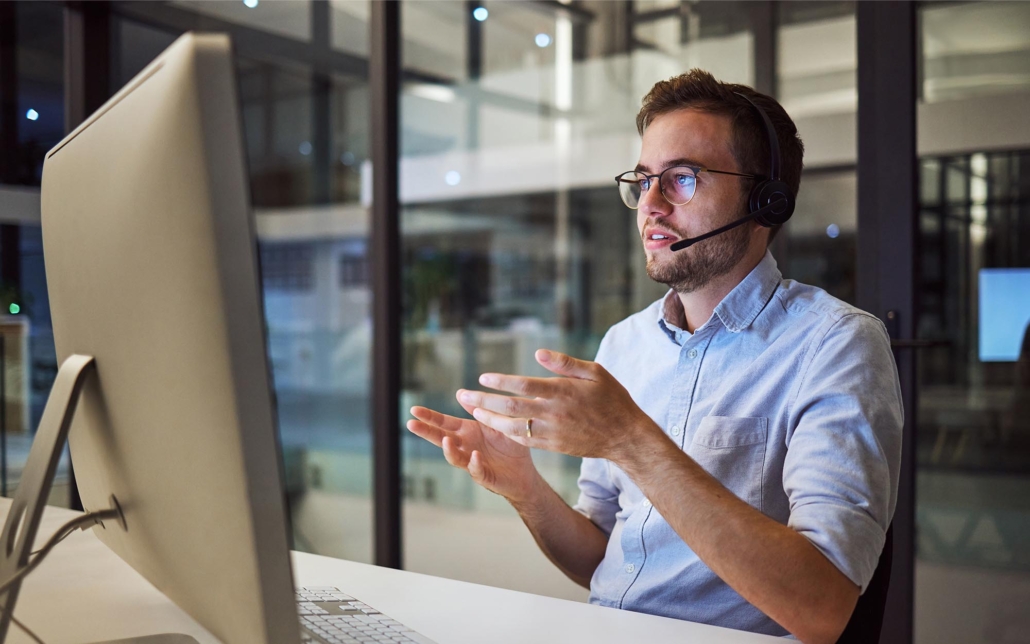tech professional on call with customer needing help