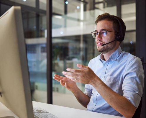 tech professional on call with customer needing help